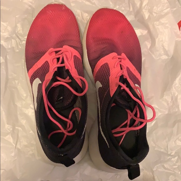 Nike Shoes! - Picture 2 of 7